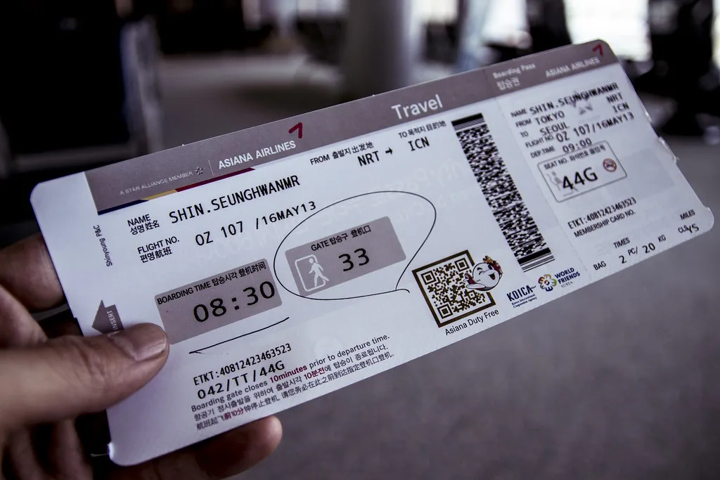 Có được đổi tên vé máy bay Asiana Airlines không?
