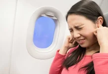 Phòng chống ù tai cho trẻ khi đi máy bay